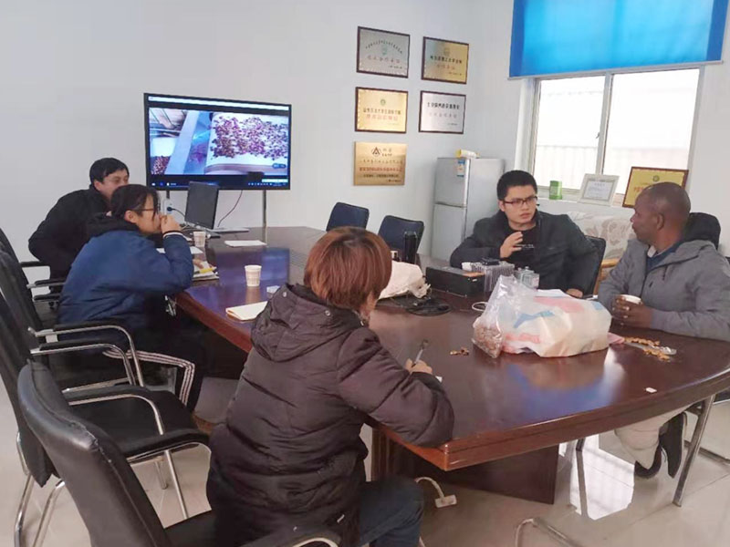 外國(guó)客戶廠家來訪并選購(gòu)微波設(shè)備